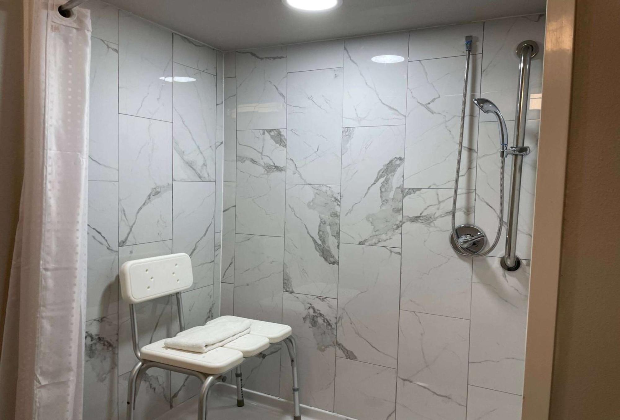 Microtel Inn & Suites By Wyndham Боузър Сити Екстериор снимка